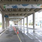 El aeropuerto de Guayaquil y sus áreas lucen desoladas.