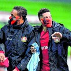 Los amantes del fútbol deberán acostumbrarse a ver a sus futbolistas con mascarillas. En la Bundesliga, los jugadores que fueron al banquillo las usaron.