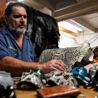 Un artesano de Florida confecciona mascarillas