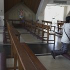 Las personas llegaron a la iglesia de la ciudadela Alborada.