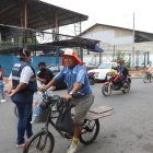 En el cantón Durán todavía hay quienes no usan la mascarilla.