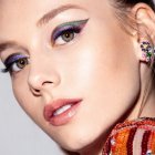 Ester Expósito sorprenderá ahora a  sus millones de seguidores con novedosos maquillajes.