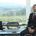 Daniel Leng es el director ejecutivo de Latam Ecuador. Es máster en Gestión de Operaciones. Ha laborado en las áreas de Negociaciones Estratégicas y Proyectos de Eficiencia Financiera y Gerencia de Planificación de la aerolínea.