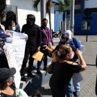 En el Cuertel Modelo se citaron esta mañana los parientes de los fallecidos que no han sido sepultados.