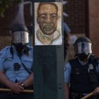 .El rostro de George Floyd protagoniza las protestas en contra de la policía estadounidense en Washington.