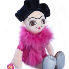 La muñeca esta hecha por mano de obra ecuatoriana.