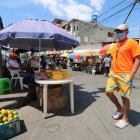 El comercio informal en Guayaquil también empieza a retormar su espacio.