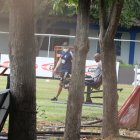 Óscar Bagüí, lateral de Emelec, realiza ejercicios físicos hoy lunes 1 de junio en el Polideportivo de Los Samanes.