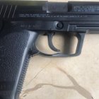 La Dirección de Control de Ar,mas de las Fuerzas Armadas es la encargada de otorgar los respectivos permisos para tener y usar un arma de fuego.