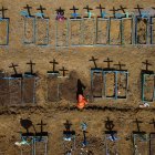 Aerial view showing a gravedigger burying a person at the Nossa Senhora Aparecida cemetery in the neighbourhood of Taruma, in Manaus, Brazil, on June 2, 2020 during the COVID-19 novel coronavirus pandemic. - The pandemic has killed at least 375,555 people worldwide since it surfaced in China late last year, according to an AFP tally at 1100 GMT on Tuesday, based on official sources. Brazil is the fourth worst-hit country with 29,937 deaths so far. (Photo by Michael DANTAS / AFP)