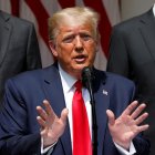 Donald Trump hace declaraciones sobre el racismo en un comparecencia.