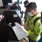 Siete personas vinculadas con la Prefectura del Guayas son investigadas por el presunto delito de tráfico de influencias.