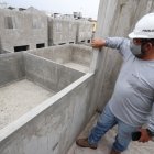 Construcción. Depende de una cadena de suministros, aún con baja dinámica.