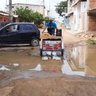 Hecho. En estas condiciones viven los habitantes del barrio Costa Azul, a causa de la tubería que lleva varios días rota.