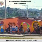 Guayaquil. Varios habitantes de del plan habitacional Socio Vivienda se reunieron este fin de semana para pintar un mural relacionado con las protestas por la muerte de George Floyd.