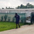 El delantero Mario Balotelli llegó al entrenamiento del Brescia pero no le permitieron ingresar.