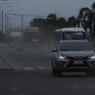 Cenizas del volcán Sangay llegan a Guayaquil y cubre varias calles.