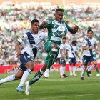 Ayrton Preciado, jugador ecuatoriano quien milita en el fútbol azteca, es uno de los espera el reinicio de las competencias.