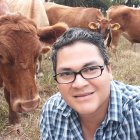 El veterinario de la Asociación Ganadera del Litoral y Galápagos, José Coello.