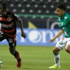 Miller Bolaños en el Xolos (i) y Ángel Mena (d) en el León forman parte de la tropa de ecuatorianos que militan en la Liga MX.