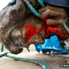 el ayuntamiento de la ciudad británica de Bristol recuperó del puerto de la urbe la estatua de Edward Colston, que fue derrocada y lanzada al río Avon el pasado domingo por manifestantes del movimiento Black Lives Matter