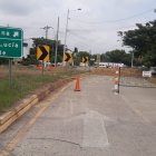 La entrada al cantón Palestina, provincia del Guayas, permanecía obstaculizada.