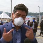 Alcalde. Yunda se señala a sí mismo y dice: este pechito no sabe nada.