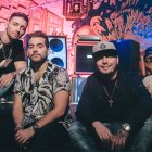 Las agrupaciones de música urbana darán su primer show online. Ya empezaron los ensayos.