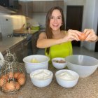 La creatividad de Andrea fluye mientras cocina