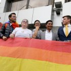 Hace un año, activistas de la comunidad LGBTI celebraron en los exteriores de la Corte Constitucional en Quito los fallos favorables
