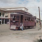Un tranvía en la plaza San Francisco, en un tramo actualmente cerrado de la calle Vélez, fechada en 1918