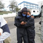 Coronavirus. Familiares de pacientes fallecidos a las puertas del hospital.