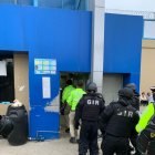 Grupos tácticos de la Policía participaron en el operativo. El director de El Rodeo es uno de los detenidos.