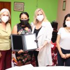 Visita. La entrega oficial de la beca fue este 18 de junio en Playas.