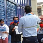 Reclamos. Ayer decenas de usuarios acudieron a la sede de CNEL en La Garzota para hacer sus reclamos y exigir una refacturación y respuestas.