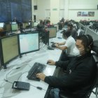 Javier en la Sala Operativa del ECU 911, su lugar de trabajo.