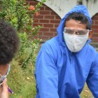 Oswaldo Larrea, sepulturero del cementerio municipal de Pascuales.