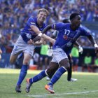 El delantero tricolor, Jaime Ayoví (d) vivió su mejor año con Emelec en 2010.