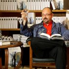 El escritor, siempre alejado de los círculos literarios, será sepultado en Los Ángeles, California.