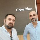 La pareja de la actriz, Taner y Soner Durmuf, quien es esposo de Mercedes Payne.