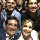 Carlos Luis Morales junto a sus compañeros de Tc Televisión