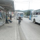 Paraderos. A los ciclistas y usuarios del transporte público les preocupa saber si los paraderos, como los de la avenida Rodríguez Bonín, serán reubicados para facilitar la circulación.