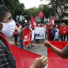 Los maestros realizaron una marcha de protesta por las calles céntricas de Guayaquil.