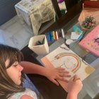 Los niños de varios países enviaron sus trabajos para que sean parte de la muestra.