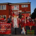 Hinchas del Liverpool aguardaron con ansias el partido entre Chelsea y City para festejar por primera vez en la era Premier League.