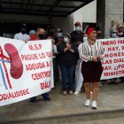 los manifestantes se concentraron en los bajos del edificio Joaquín Gallegos Lara (antiguo Makro)