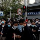 El período para que una vacuna pueda estar disponible para su uso a nivel masivo es de al menos entre 12 y 18 meses, según la Organización Mundial de la Salud (OMS).