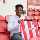 Joel Valencia destacó en el triunfo de su equipo, el Brentford, ante el Reading.