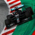 El piloto británico mantiene el nivel en su rendimiento; lo demostró esta mañana en las dos primeras pruebas de ensayo.