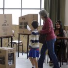 Personas sufragando en las últimas elecciones presidenciales en Ecuador.